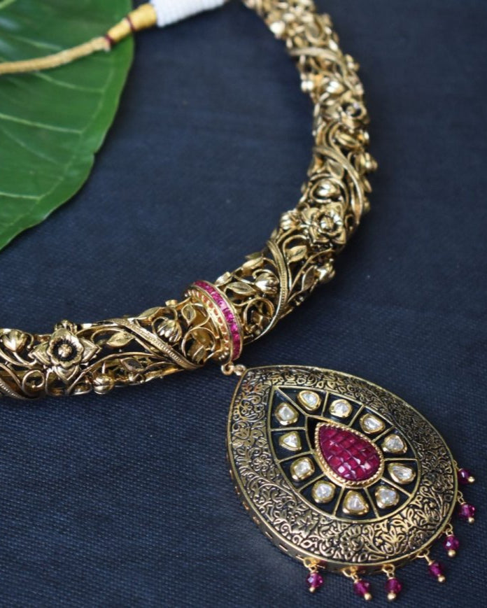 Royal Kundan Ruby Teardrop Hasli Set - MR Jewels